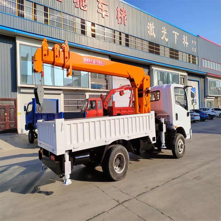 通霄镇三轮随车吊定制 农用改装机自备吊中瑞长期出售